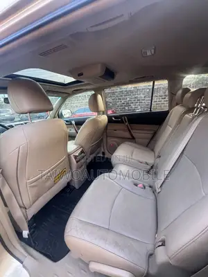 Toyota Highlander 2012 Gold