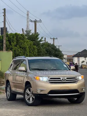 Toyota Highlander 2012 Gold