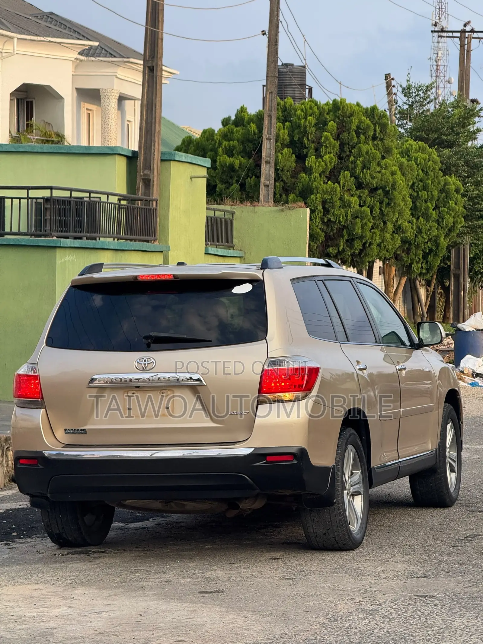 Toyota Highlander 2012 Gold