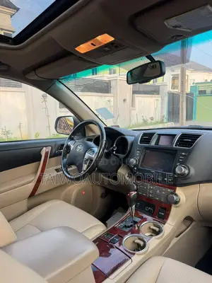Toyota Highlander 2012 Gold