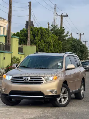Toyota Highlander 2012 Gold
