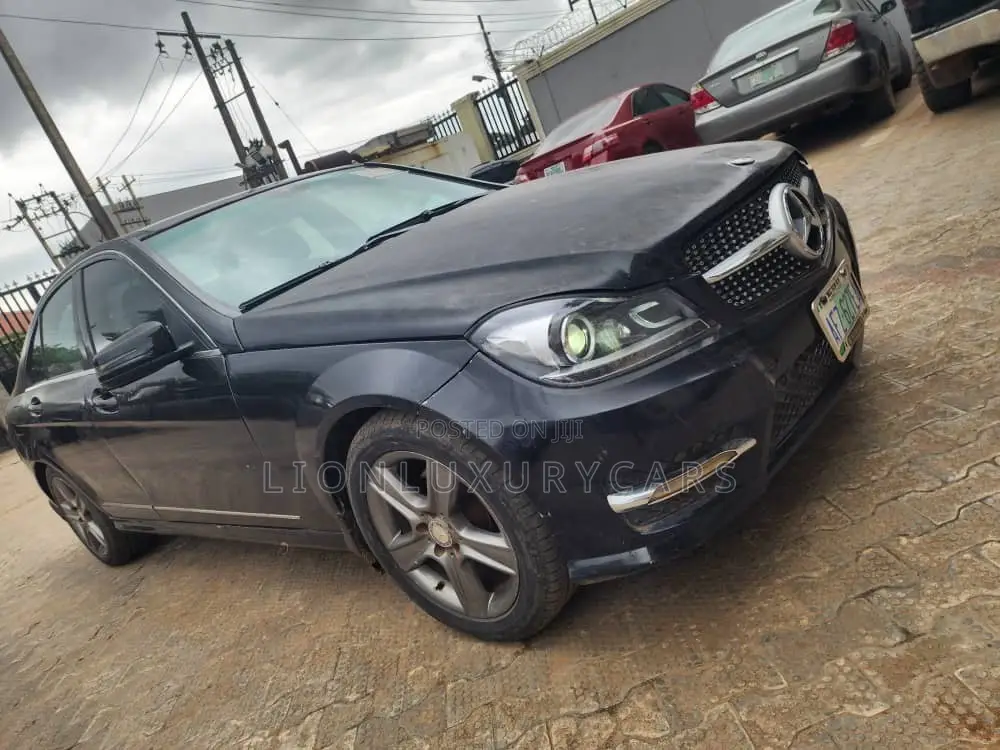 Mercedes-Benz C350 2012 Black