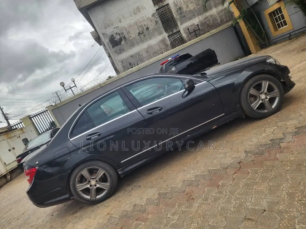 Mercedes-Benz C350 2012 Black