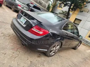 Mercedes-Benz C350 2012 Black