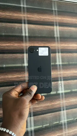 Apple iPhone 16e 128 GB Black