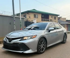 Toyota Camry 2018 Silver
