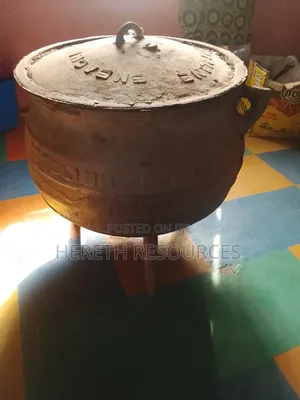 Original Quality Cast Iron Three Legged Pot (Size 40)