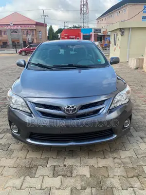 Toyota Corolla LE 4dr Sedan (1.8L 4cyl 4A) 2011 Gray