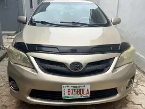 Toyota Corolla 2010 Gold