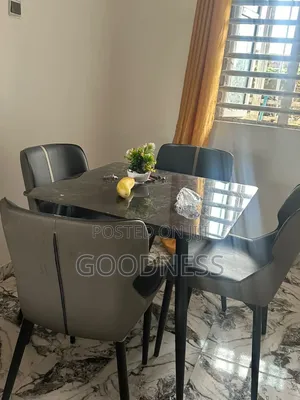 4 Seater Dinning Table