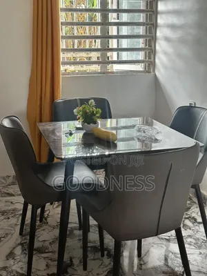 4 Seater Dinning Table