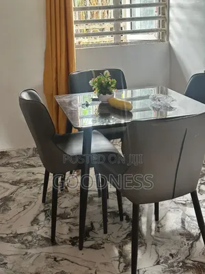 4 Seater Dinning Table