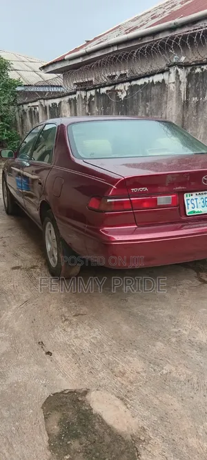 Toyota Camry 2000 Red