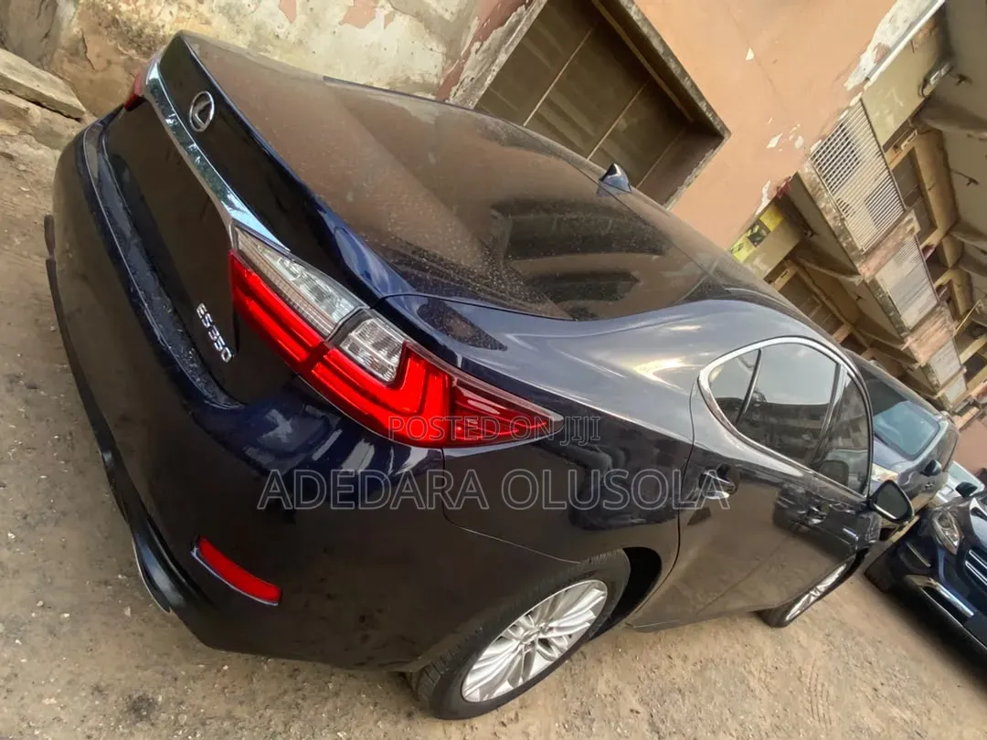 Lexus ES 2016 Blue