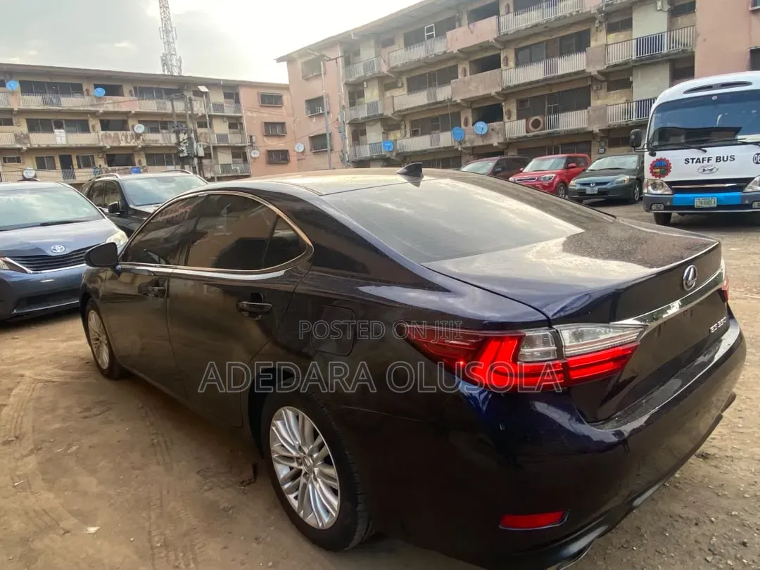 Lexus ES 2016 Blue