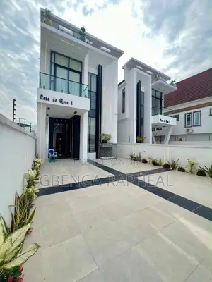 5bdrm Duplex in Ikota for sale