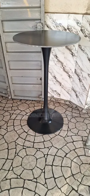 Modern Black Round Bar Table – Stylish High Table