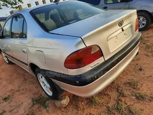 Toyota Avensis 1998 Silver