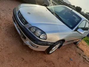 Toyota Avensis 1998 Silver