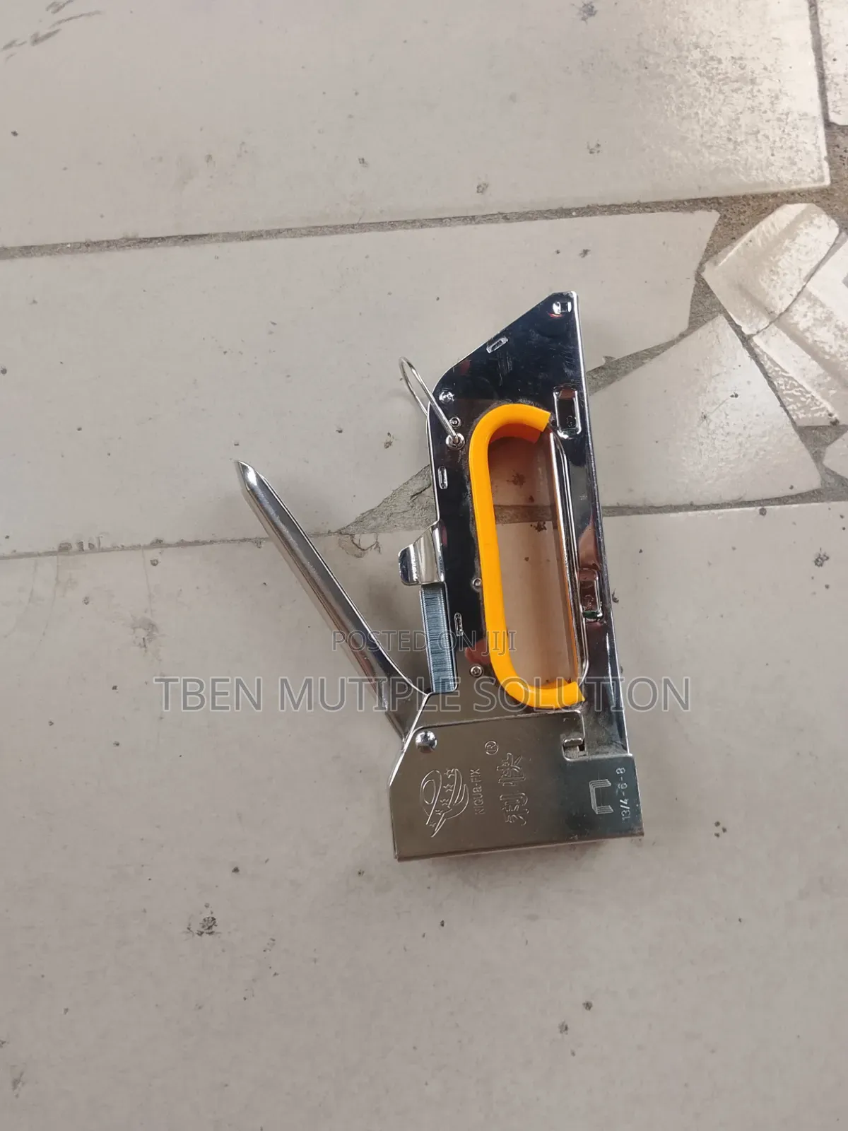 Manual Heavy-Duty Gun Tacker or Staple Gun