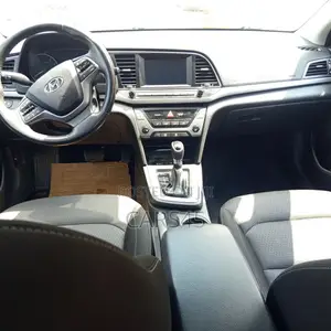 Hyundai Elantra 2018 White