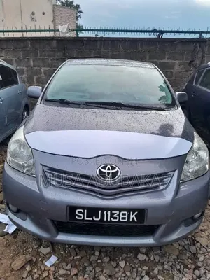 Toyota Verso 2011 Blue