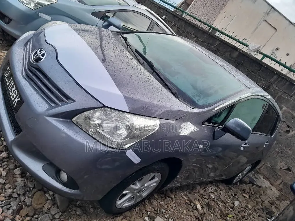 Toyota Verso 2011 Blue