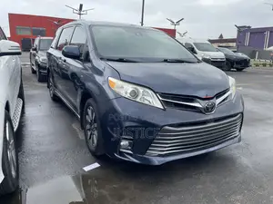 Toyota Sienna XLE AWD (3.5L 6cyl 8A) 2018 Blue