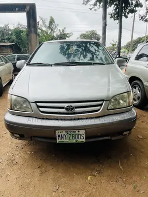 Toyota Sienna 2002 Silver