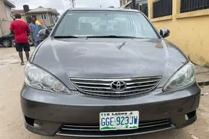 Toyota Camry 2005 Gray