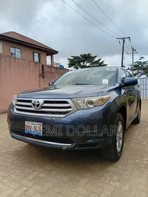Toyota Highlander 3.5L 2WD 2013 Blue