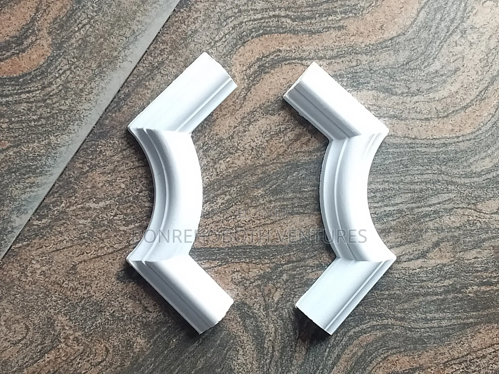 Pu Corner Ornament