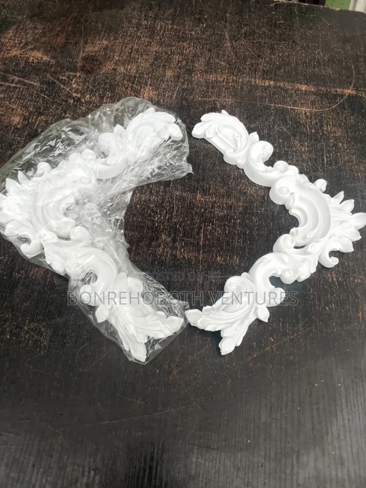 Pu Corner Ornament