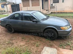 Toyota Camry LE 4dr Sedan (2.2L 4cyl 4A) 2000 Gray