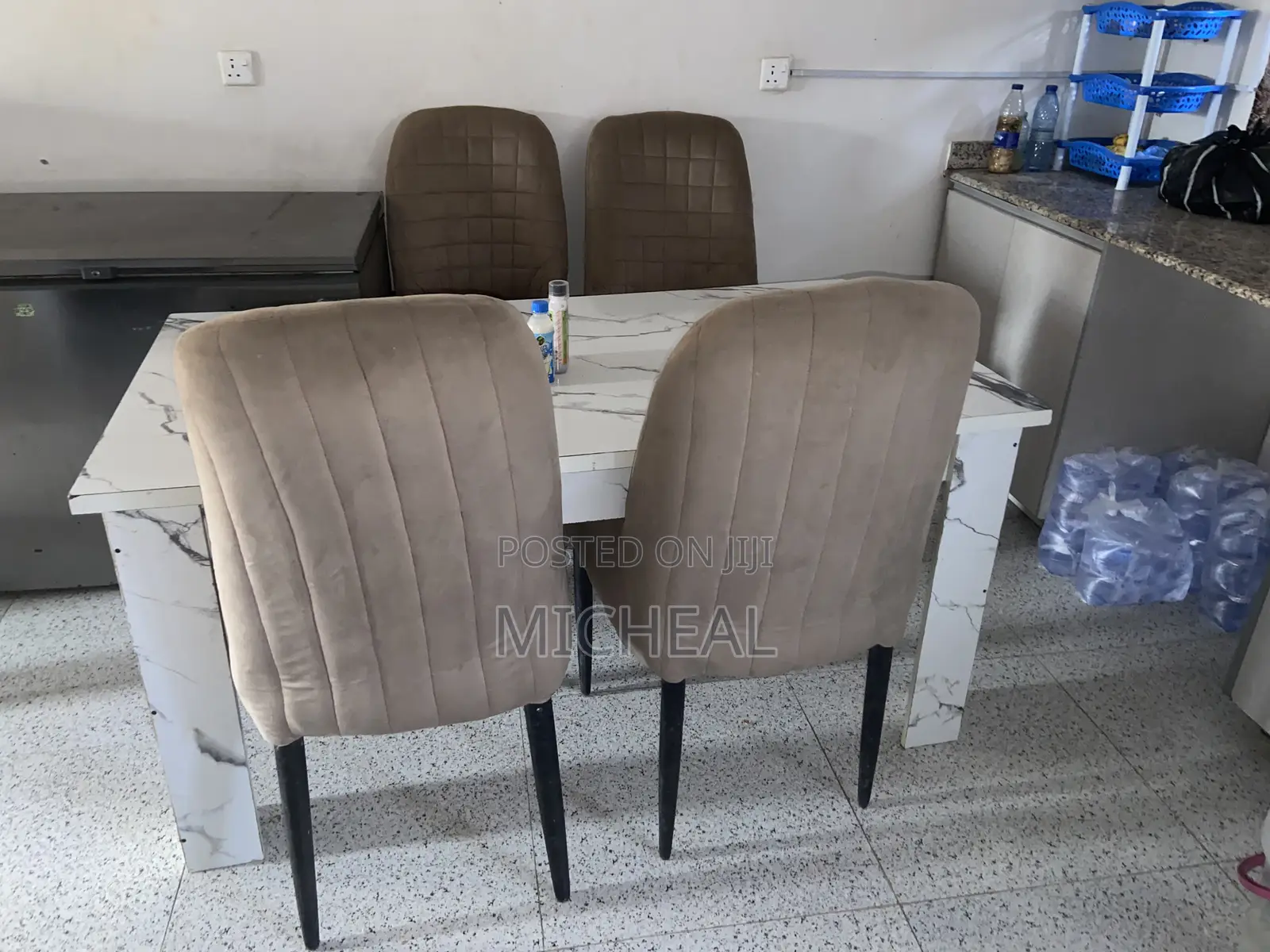 Complete Dining Set With 4 Chairs