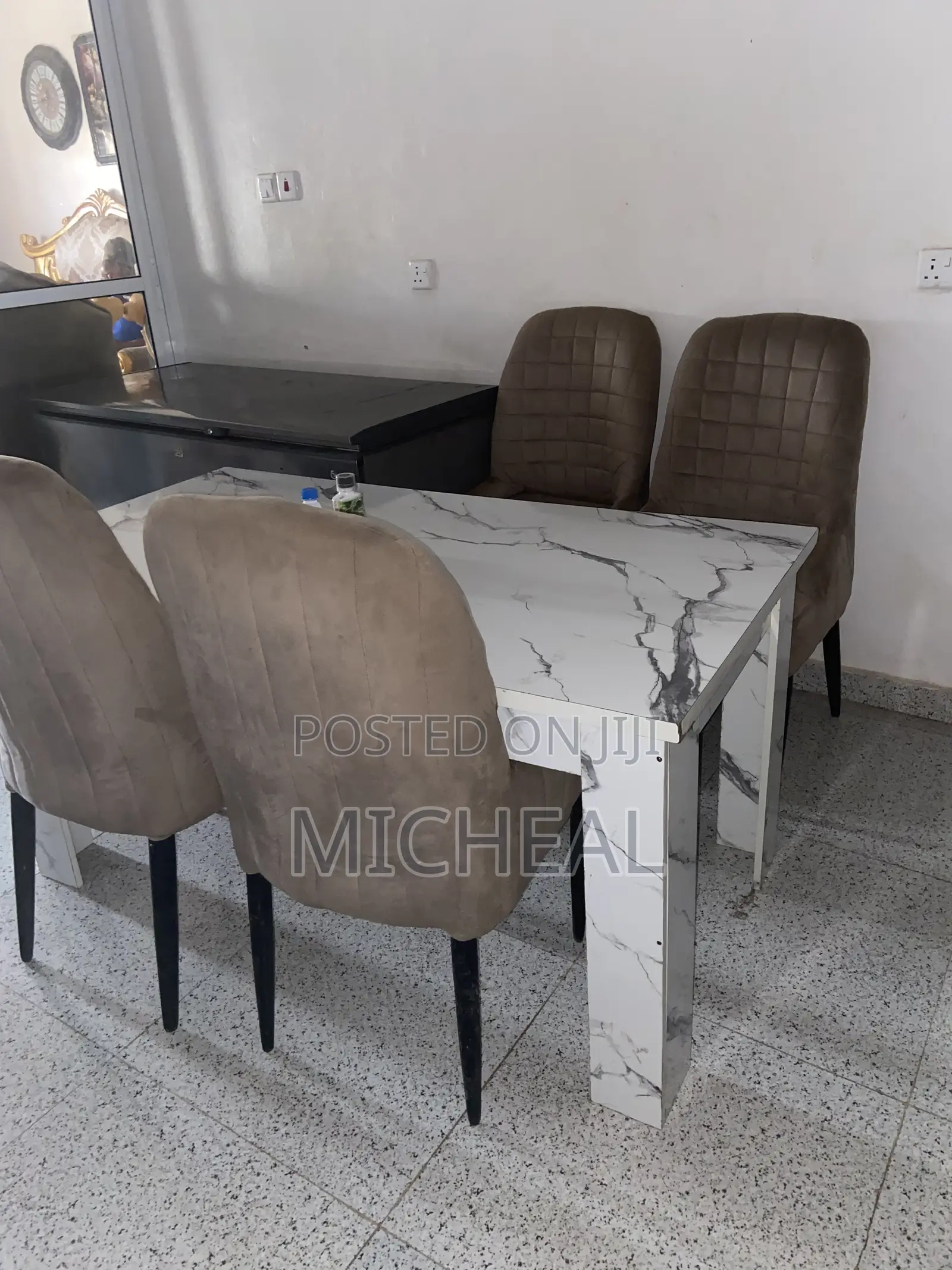 Complete Dining Set With 4 Chairs