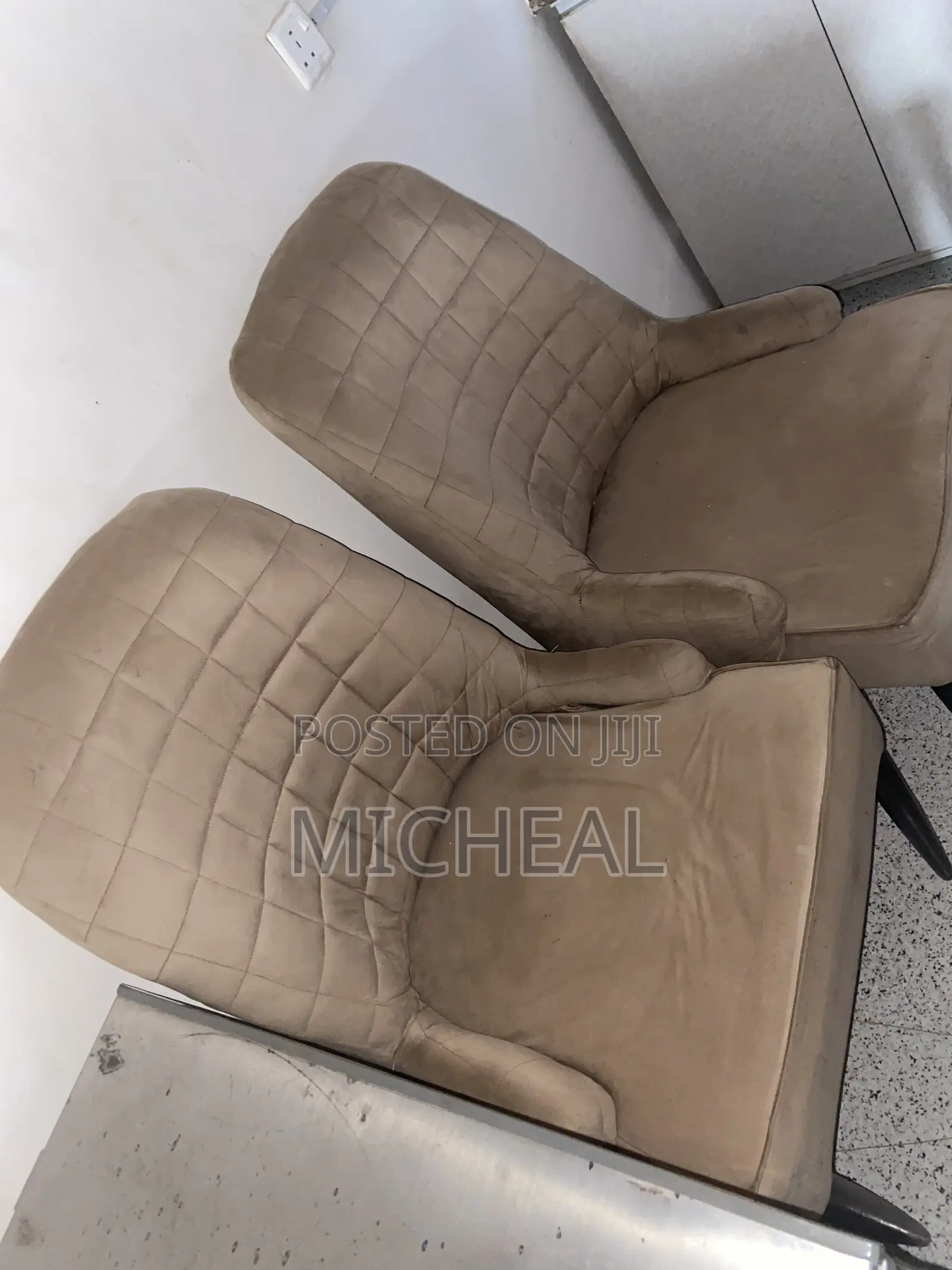 Complete Dining Set With 4 Chairs