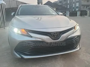 Toyota Camry 2018 Silver