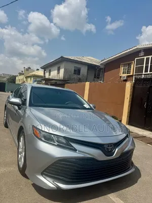 Toyota Camry 2018 Silver