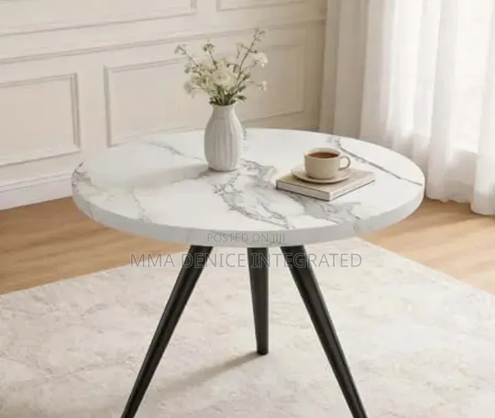 Modern Round Marble-Top Side Table – Stylish 3-Leg Table