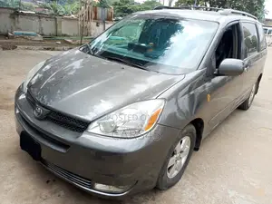 Toyota Sienna 2004 Gray