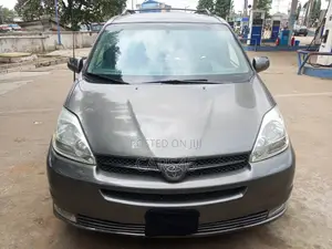 Toyota Sienna 2004 Gray
