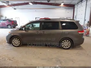 Toyota Sienna Limited 7-Passenger 4dr Minivan (3.5L 6cyl 6A) 2014 Gray