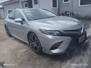 Toyota Camry 2018 Silver