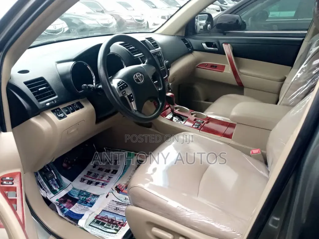 Toyota Highlander 2012 Gray