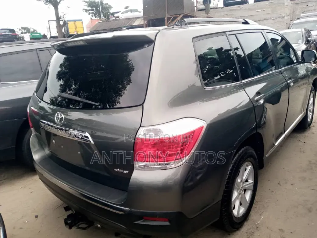 Toyota Highlander 2012 Gray