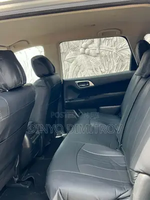 Nissan Pathfinder Platinum FWD 2013 Silver