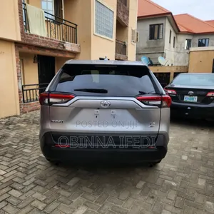 Toyota RAV4 2022 Silver