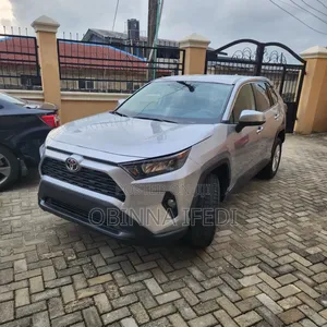 Toyota RAV4 2022 Silver