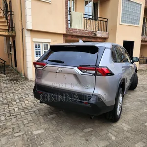 Toyota RAV4 2022 Silver